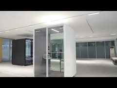 दो व्यक्ति समूहों में मिलते हैं