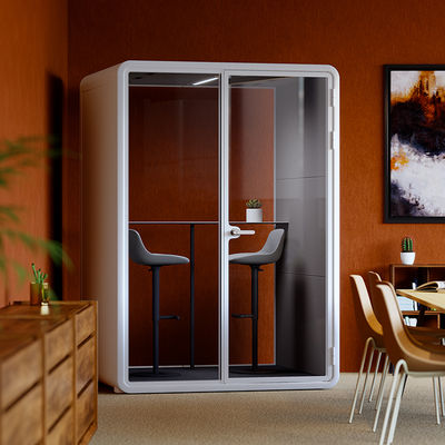 मध्यम आकार का ध्वनिक शांत मीटिंग पॉड जिसमें डबल प्राइवेट वर्कस्पेस के लिए 12V-USB है